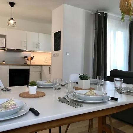 Zenith Secret Garden, Calm & Cosy, Parking, Tram Apartment