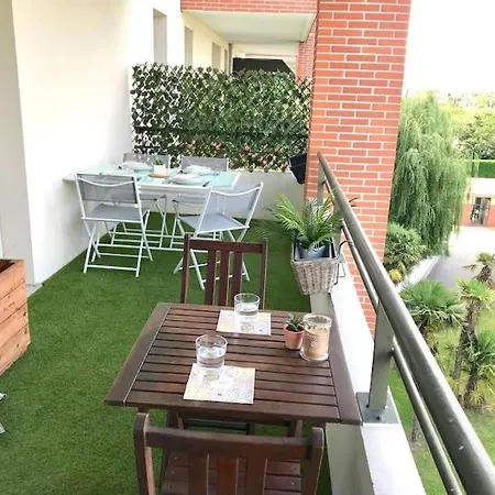 Zenith Secret Garden, Calm & Cosy, Parking, Tram *