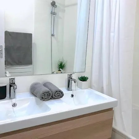Apartment Zenith Secret Garden, Calm & Cosy, Parking, Tram *