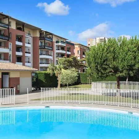 Zenith Secret Garden, Calm & Cosy, Parking, Tram Apartment