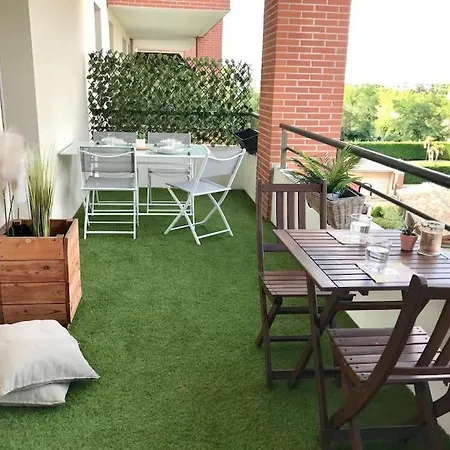 Zenith Secret Garden, Calm & Cosy, Parking, Tram *